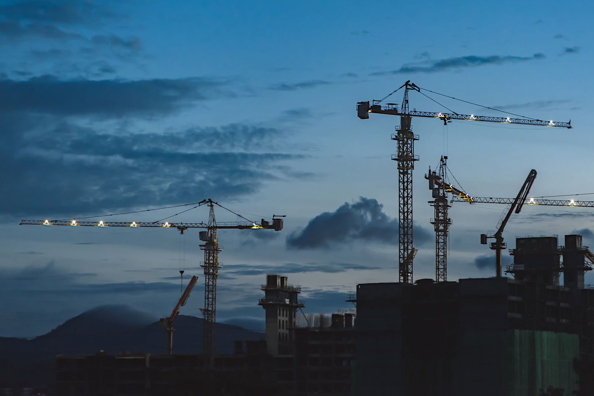 Cranes equipment for hire