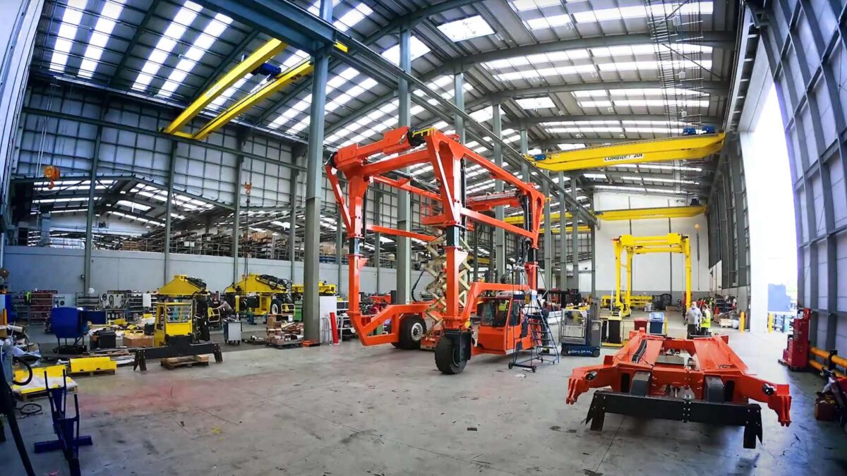 Combilift Straddle Carrier